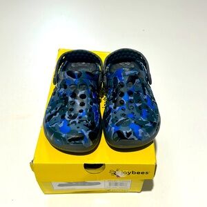 NWT BOX KIDS BLUE GRAY CAMO CLOGS SLIP ON SANDALS IN SIZE 10-11